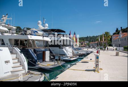 Bootsausflug von Trogir entlang Küstendörfern Stockfoto