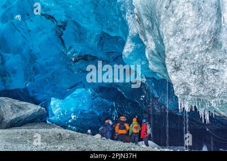 In einer Eishöhle in Island. Stockfoto