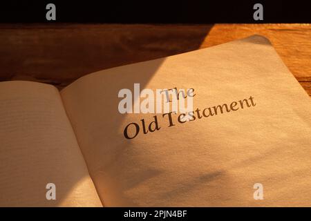 Titelseite des Alten Testaments der Bibel Stockfoto