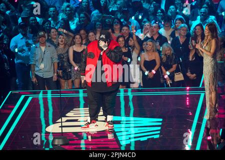Preisträger JELLY ROLL, auch bekannt als JASON DEFORD, nimmt bei den Country Music Television (CMT) Music Awards 2023, die am 2. April 2023 im Moody Center zum ersten Mal in Austin, Texas, abgehalten werden, eine Auszeichnung entgegen, bevor das Publikum ausverkauft ist. Kredit: Bob Daemmrich/Alamy Live News Stockfoto