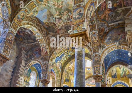 Palermo, Italien - 26. Dezember 2018: Die byzantinischen Mosaiken in der Kirche Santa Maria dell'Ammiraglio, auch bekannt als La Martorana Stockfoto