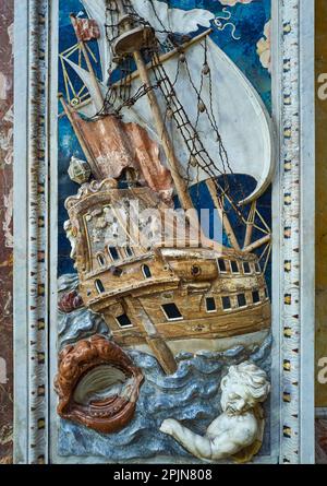 Palermo, Italien - 26. Dezember 2018: Details der Marmoreinlagen im zentralen Schiff der Kirche Santa Caterina d'Alessandria Stockfoto