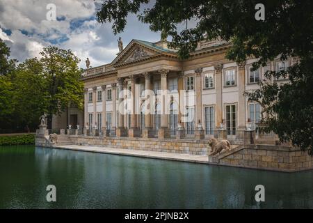 Königlicher Łazienki-Park in Warschau, Palast auf dem Wasser, Lazienki-Palast, Polen im Freien Stockfoto