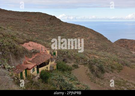 Höhlenhäuser in den Anaga-Bergen, Chinamada-Siedlung im Nordosten der Kanarischen Inseln von Teneriffa Spanien. Stockfoto