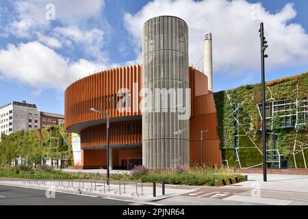 Palacio de Congresos Europa: Modernes Gebäude mit Außenfassade des Kongresszentrums und vertikalem Garten in Vitoria-Gasteiz, Spanien. Stockfoto