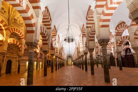 Innere der Moschee – Kathedrale von Cordoba, Cordoba, Andalusien, Spanien, Südwesteuropa Stockfoto