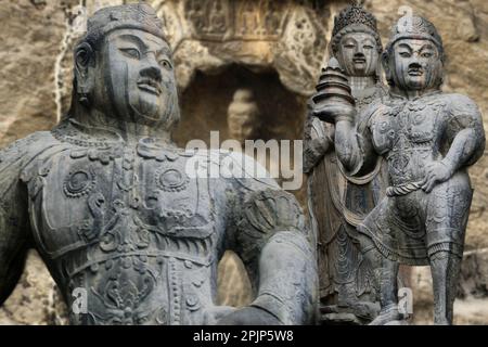 Longmen Grotten sind eine Reihe von Felsschreinen, in denen buddhistische Themen dargestellt werden, eine UNESCO-Weltkulturerbestätte ist eine der berühmtesten Stätten in Chin Stockfoto