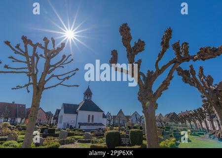 Kapelle und historischer Friedhof von 1863, altes Fischerdorf Holm, Schleswig-Stadt am Schlei-Fjord, Schleswig-Holstein, Norddeutschland, Europa Stockfoto