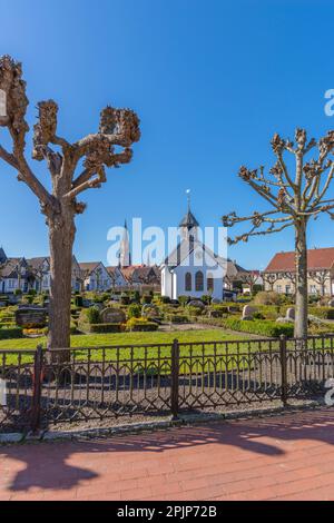 Kapelle und historischer Friedhof von 1863, altes Fischerdorf Holm, Schleswig-Stadt am Schlei-Fjord, Schleswig-Holstein, Norddeutschland, Europa Stockfoto