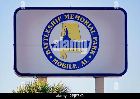 Das Schild „Battleship Memorial Park“ ist am 7. Januar 2023 in Spanish Fort, Alabama, abgebildet. Stockfoto