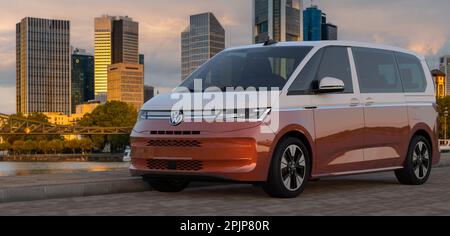 Volkswagen Multivan E Hybrid T7 Stockfoto