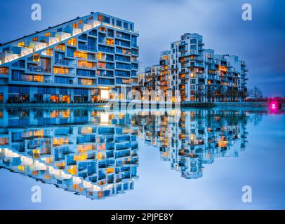 Kopenhagen, Dänemark. 8 House, auch bekannt als Big House, großes gemischtes Bauprojekt, neuer Vorort von Orestad in Kobenhavn. Stockfoto