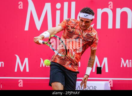 Estoril, Portugal. 03. April 2023. Marco Cecchinato aus Italien spielt in der 1. Runde des Millennium Estoril Open Turniers im CTE-Clube de TEnits do Estoril gegen Diego Schwartzman aus Argentinien. (Foto: Miguel Reis/SOPA Images/Sipa USA) Guthaben: SIPA USA/Alamy Live News Stockfoto