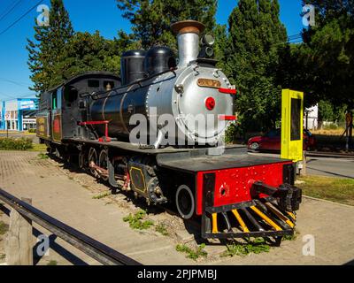 Lokomotive La Tronchita ein alter Patagonic-Expresszug auf der Hauptstraße in Esquel, Provinz Chubut, Argentinien Stockfoto