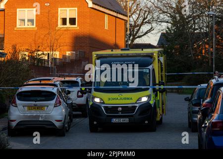 Brentwood, Großbritannien. 03. April 2023. Brentwood Essex 3. April 2023 der Essex und Herts Air Ambulance Helikopter (G-PICU Leonardo AW169) wurde gerufen, um bei einem medizinischen Notfall in Brentwood Essex Credit: Ian Davidson/Alamy Live News zu helfen Stockfoto