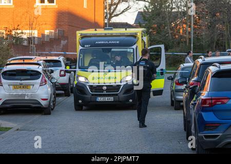 Brentwood, Großbritannien. 03. April 2023. Brentwood Essex 3. April 2023 der Essex und Herts Air Ambulance Helikopter (G-PICU Leonardo AW169) wurde gerufen, um bei einem medizinischen Notfall in Brentwood Essex Credit: Ian Davidson/Alamy Live News zu helfen Stockfoto