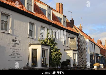 Wohlhabendes Dorf Burnham Market in der Wintersonne, Nord Norfolk, Großbritannien Stockfoto