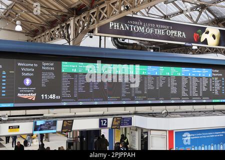 Im Victoria Mianline Bahnhof in London, Großbritannien Stockfoto