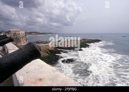 Cape Coast Castle in Cape Coast, Ghana in Westafrika. Mit Blick auf den Golf von Guinea. Es war ein Ausgangspunkt des Sklavenhandels Stockfoto