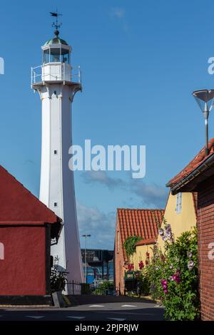 Der Leuchtturm von Ronne befindet sich in der Nähe des Ufers in Ronne auf der dänischen Insel Bornholm. Stockfoto