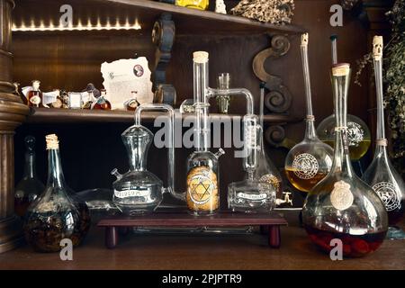 Historischer Alchemist-Workshop Speculum Alchemiae, Prag, Tschechische Republik Stockfoto