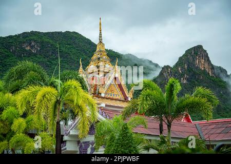 The Wat Hup Ta Khot im Sam ROI Yot National Park in der Provinz Prachuap Khiri Khan in Thailand, Thailand, Hua hin, Dezember 2022 Stockfoto