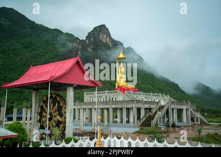 The Wat Hup Ta Khot im Sam ROI Yot National Park in der Provinz Prachuap Khiri Khan in Thailand, Thailand, Hua hin, Dezember 2022 Stockfoto