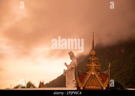 The Wat Hup Ta Khot im Sam ROI Yot National Park in der Provinz Prachuap Khiri Khan in Thailand, Thailand, Hua hin, Dezember 2022 Stockfoto