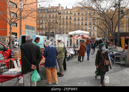 Lokaler Freitagsmarkt, Place de la Joliette, Bezirk La Joliette, Marseille, Bouches-du-Rhone, Provence, Frankreich, Mittelmeer, Europa Stockfoto
