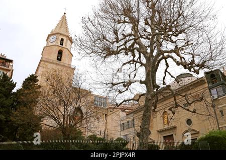 Chapelle du Calvaire und Notre Dame des Accoules, Rue Caisserie, Le Panier, Marseille, Bouches-du-Rhone, Provence, Frankreich, Mittelmeer, Europa Stockfoto