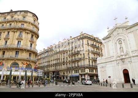 Rue de la Republique und Elglise Saint Ferréol (rechts), Vieux Port (Alter Hafen), Marseille, Bouches-du-Rhone, Provence, Frankreich, Mittelmeer, Europa Stockfoto