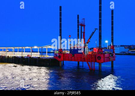 SKATE-3E-Bohrwagen von Immingham, Probebohrungen bei Nacht am Tyne-Flussbett für das neue North Shields Fährterminal Stockfoto