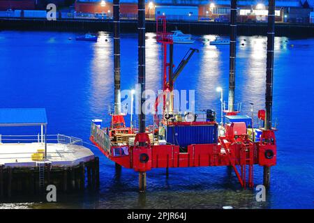 SKATE-3E-Bohrwagen von Immingham, Probebohrungen bei Nacht am Tyne-Flussbett für das neue North Shields Fährterminal Stockfoto