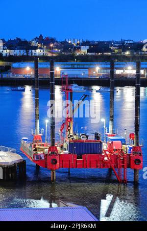 SKATE-3E-Bohrwagen von Immingham, Probebohrungen bei Nacht am Tyne-Flussbett für das neue North Shields Fährterminal Stockfoto