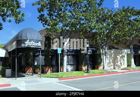 SANTA ANA, KALIFORNIEN - 31. MÄRZ 2023: Antonello Ristorante in South Coast Village. Stockfoto