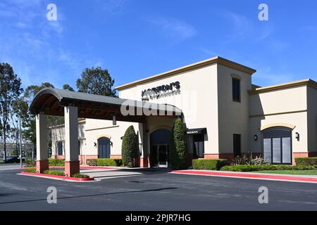 SANTA ANA, KALIFORNIEN - 31. MÄRZ 2023: Mortons The Steakhouse in South Coast Village. Stockfoto