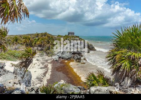 Der alte Maya-Tempel des Windes am Playita Tortuga Beach, Tulum, Yucatán-Halbinsel, Mexiko Stockfoto