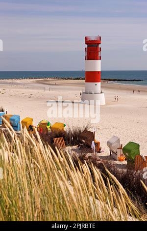 Liegestühle, Südstrand, Helgoland Leuchtturm Düne, Nordseeinsel, Schleswig-Holstein, Deutschland Stockfoto