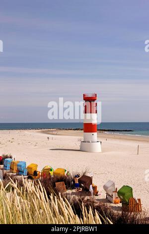 Liegestühle, Südstrand, Helgoland Leuchtturm Düne, Nordseeinsel, Schleswig-Holstein, Deutschland Stockfoto