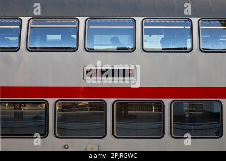 Intercity ICE 3, IC2040, Hauptbahnhof Dortmund, Nordrhein-Westfalen, Deutschland Stockfoto