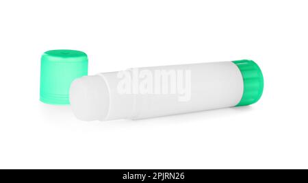 Leerer Klebestift mit grüner Kappe auf weißem Hintergrund Stockfoto