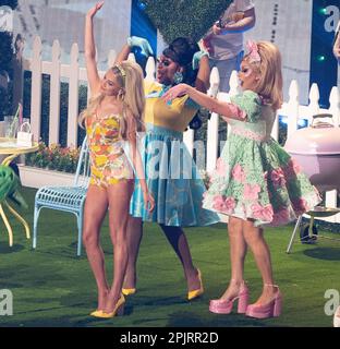 Austin, USA. 02. April 2023. Kelsea Ballerini tritt auf der Bühne mit Kennedy Davenport, Olivia Lux, Manila Luzon und Jan Sport während der CMT Music Awards 2023 im Moody Center am 02. April 2023 in Austin, Texas, auf. Foto: Amy Price/imageSPACE Credit: Imagespace/Alamy Live News Stockfoto