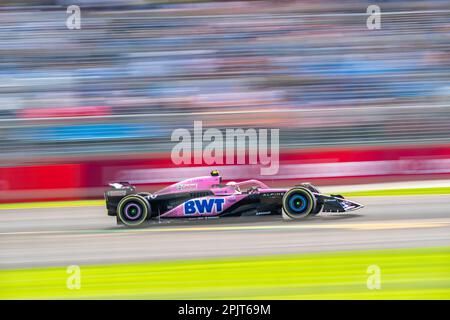 Melbourne, Australien. 31. März 2023 Der Formel-1-Fahrer Pierre Gasly (Alpin Nr. 10) geht während der ersten kostenlosen Trainingseinheit durch die hintere gerade Schikane. Kredit: James Forrester/Alamy Live News Stockfoto