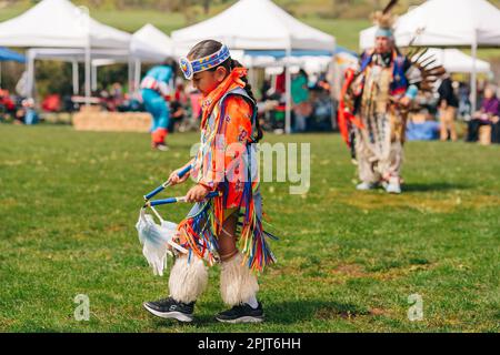 Malibu, Kalifornien, USA - 2. April 2023. Chumash Day Pow Wow und Stammesversammlungen. Der Malibu Bluffs Park feiert 23 Jahre Gastgeber des Stockfoto