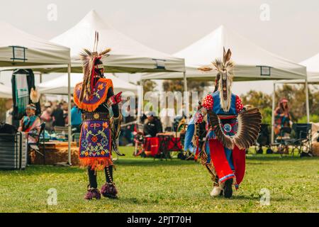 Malibu, Kalifornien, USA - 2. April 2023. Chumash Day Pow Wow und Stammesversammlungen. Der Malibu Bluffs Park feiert 23 Jahre Gastgeber des Stockfoto