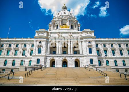 Minnesota, MN, USA - 8. Juni 2022: Das riesige Naturschutzgebiet des Minnesota State Capitol Stockfoto