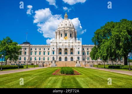 Minnesota, MN, USA - 8. Juni 2022: Das riesige Naturschutzgebiet des Minnesota State Capitol Stockfoto