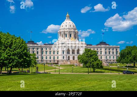 Minnesota, MN, USA - 8. Juni 2022: Das riesige Naturschutzgebiet des Minnesota State Capitol Stockfoto