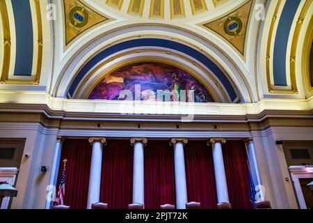 Minnesota, MN, USA - 8. Juni 2022: Die große Versammlungshalle der Senatskammer im Minnesota State Capitol Stockfoto
