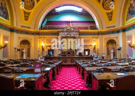 Minnesota, MN, USA - 8. Juni 2022: Die große Versammlungshalle der Senatskammer im Minnesota State Capitol Stockfoto